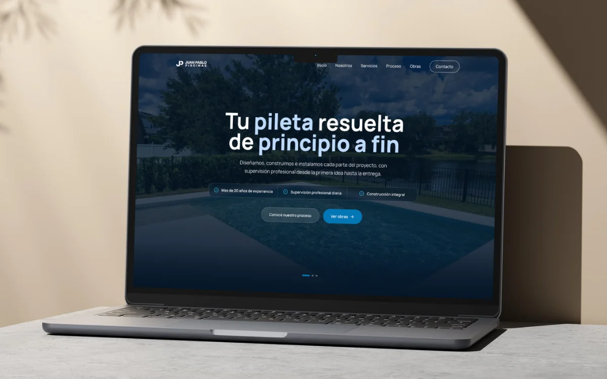 Mockup del sitio web de servicios de JP Piscinas